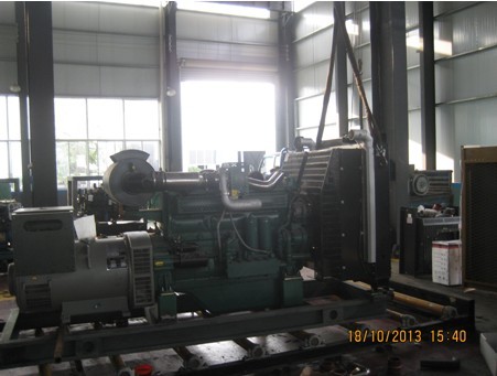 董事長親臨車間對低噪音機(jī)組進(jìn)行檢查驗(yàn)收