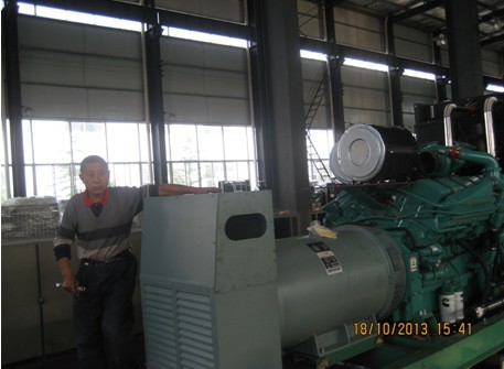 董事長親臨車間對低噪音機(jī)組進(jìn)行檢查驗(yàn)收