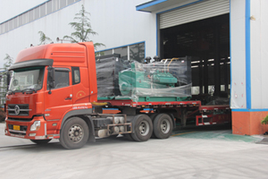 發(fā)往新疆的柴油發(fā)電機組近日裝車